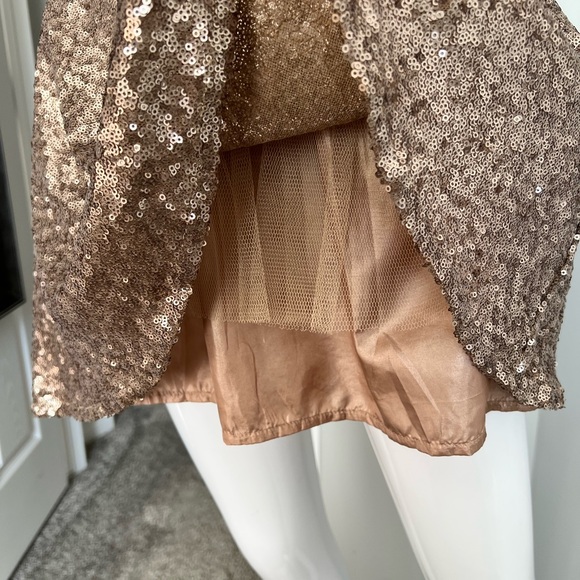 TOBI GOLD SEQUIN DRESS MEDIUM - Picture 7 of 10